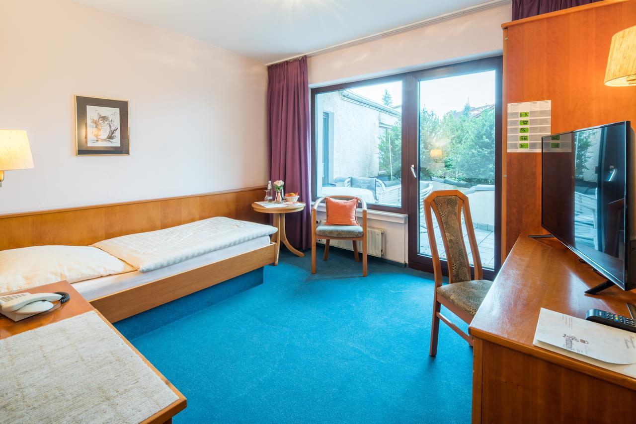 Hotel-Barbarossa-Garni Bei Hanau Rodenbach  Buitenkant foto